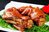 給袋式包裝機(jī)可包豬蹄、蝦滑等食品，多頭稱包裝機(jī)
